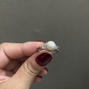 Pearl and Cubic Zirconia Twisted Silver Ring - White Pearl 925 silver